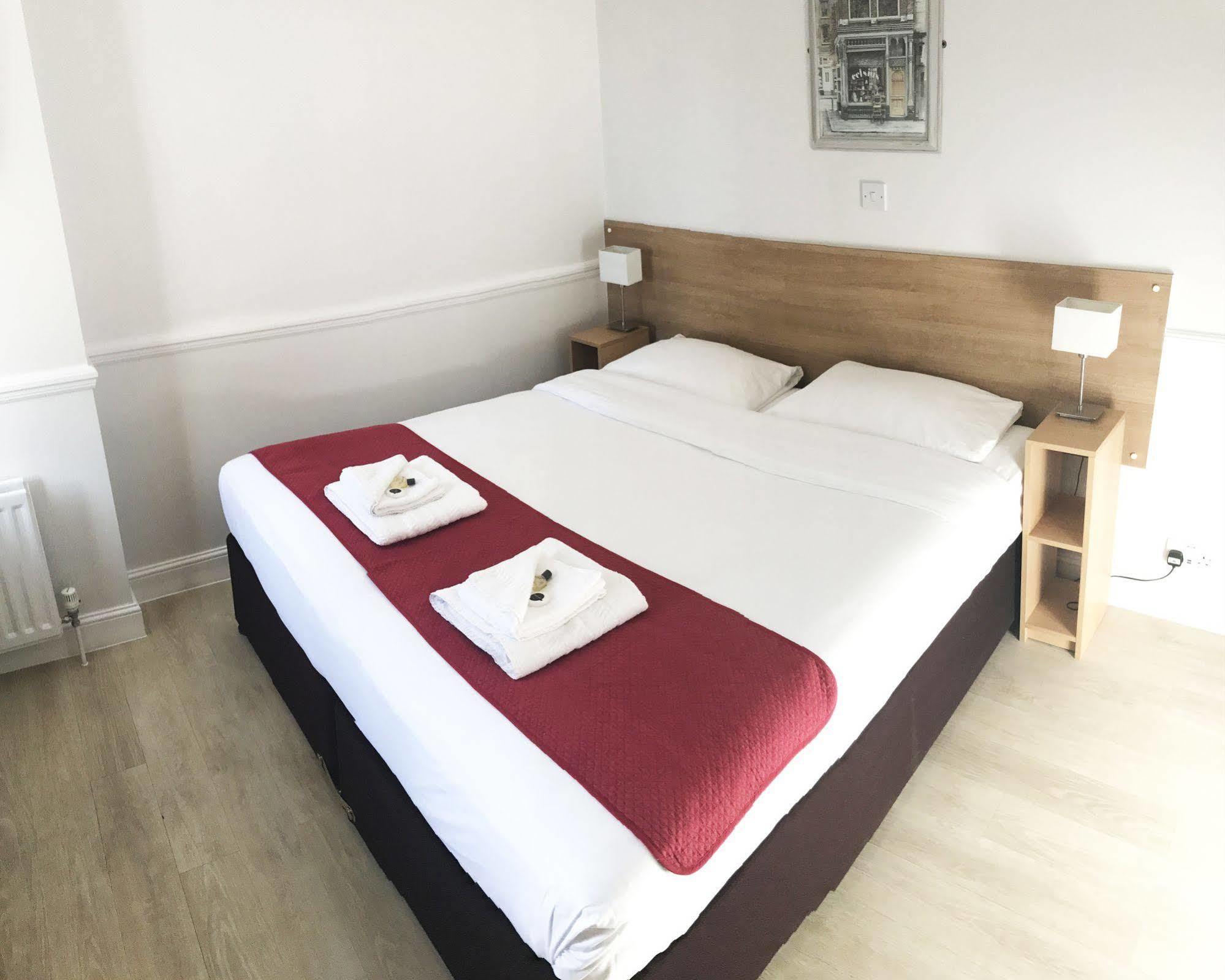 Gidea Park Hotel Ромфорд Экстерьер фото